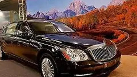 晋中暴雨致车辆水中失控“漂移”