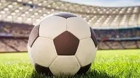 内马尔场外保养引争议，伤病期恋情疑生变