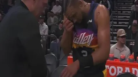 巴菲特警示：当心“财政失策”引货币危机